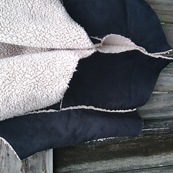 Black Suede Sleeveless Lined Vest (L) - Picture 5 of 7